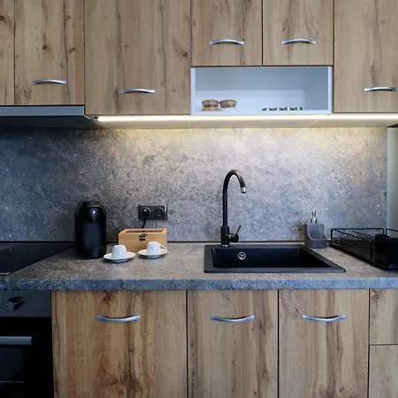 New Sunset 1bdrm, Free Parking And Terrace Apartman